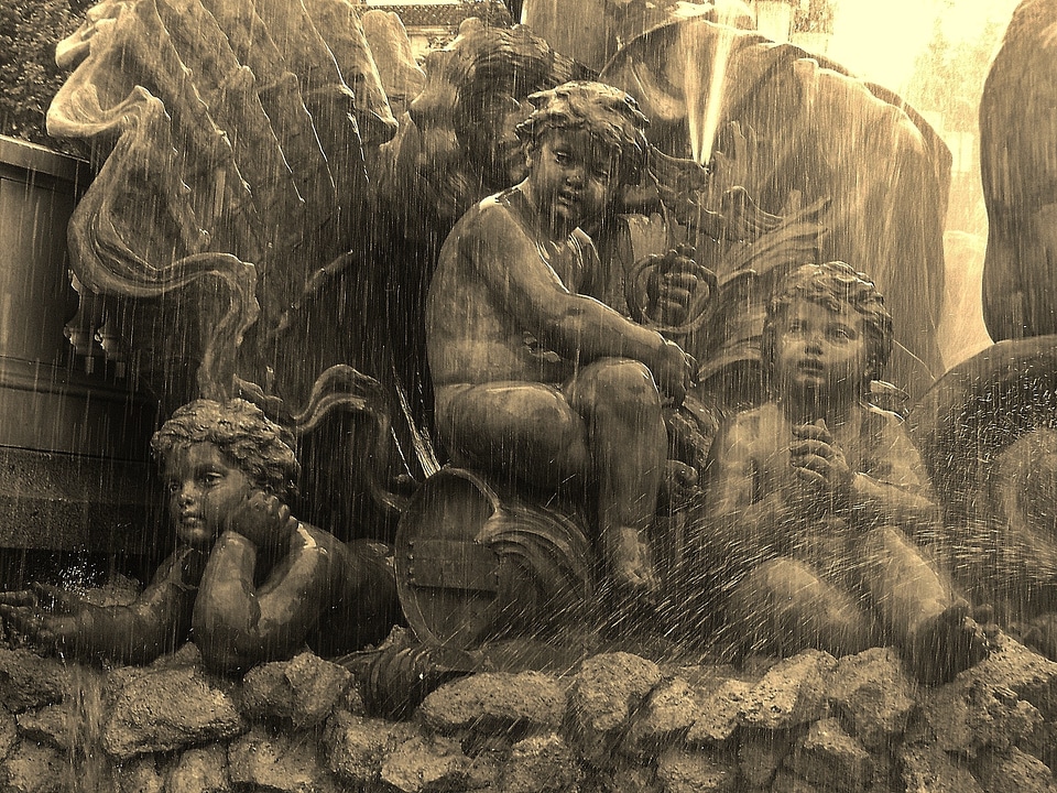 Fountain detail bordeaux cherubs
