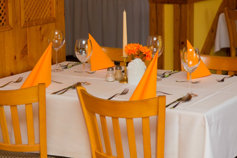 Table laying table cloths
