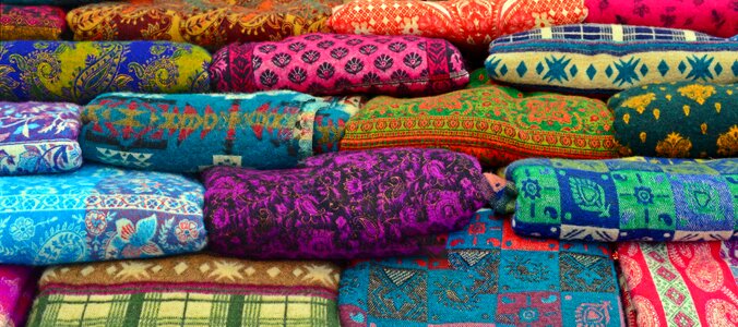 Color fluttering cloth wool