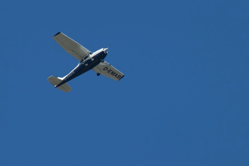 Sport aircraft cessna 172 skyhawk propeller plane