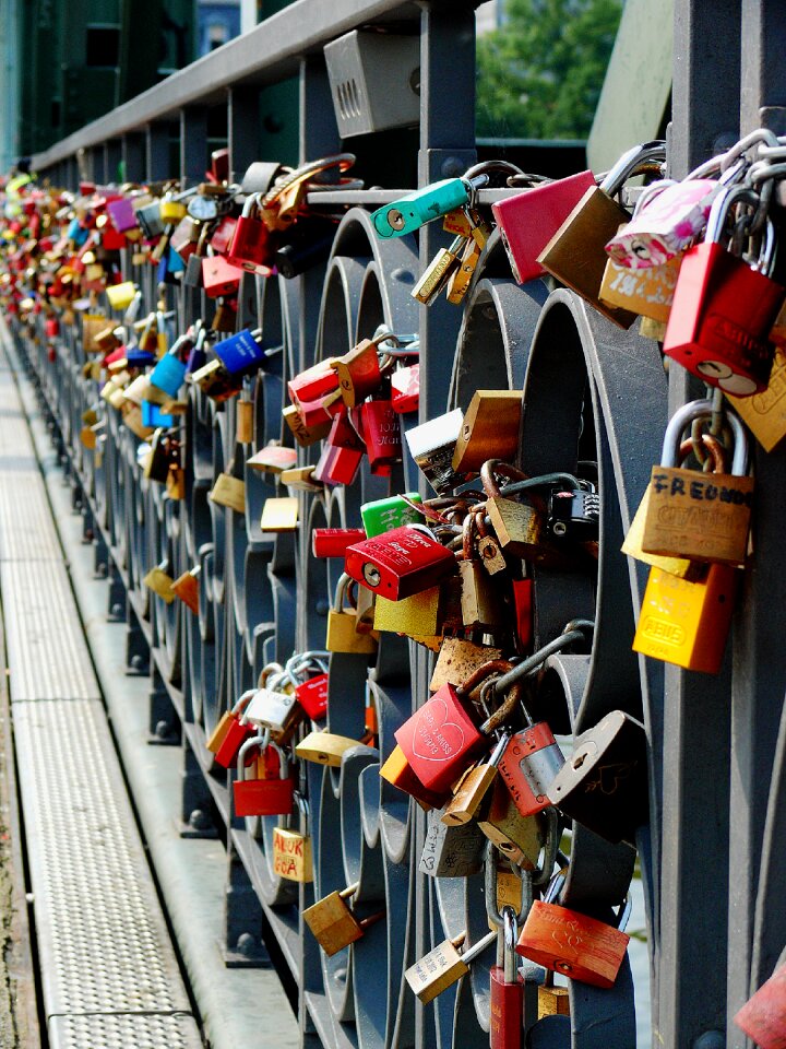 Bridge love castle padlocks