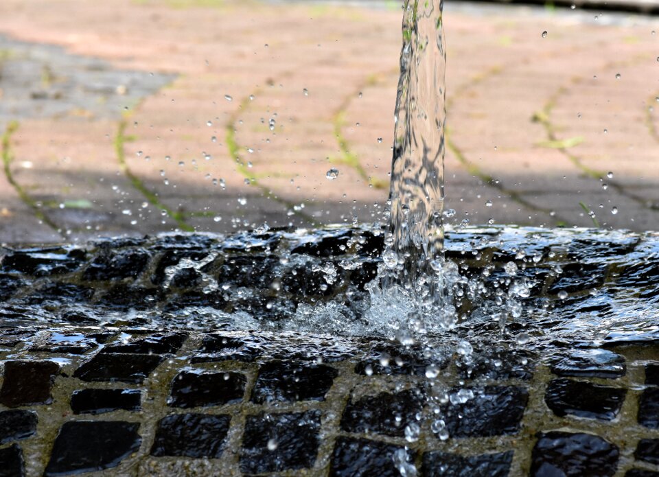Fountain jet out