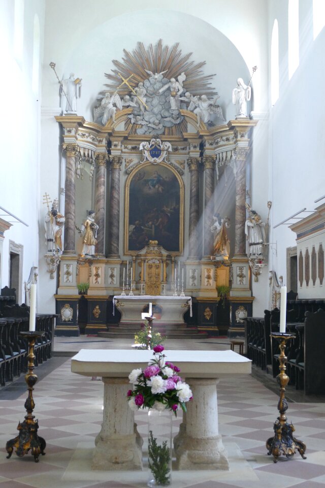 Altar incidence of light old
