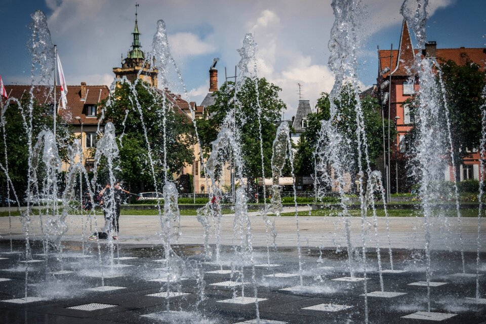 Water feature wet cooling