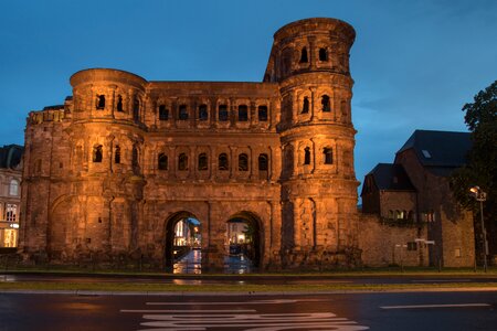Abendstimmung city gate architecture