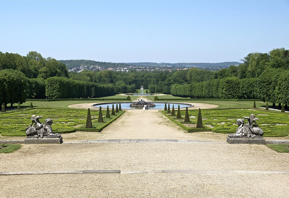 Estate sidewalk grounds
