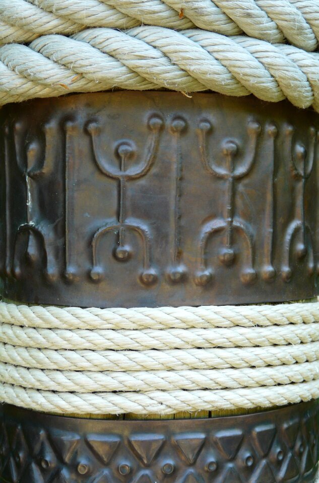 Metal detail column
