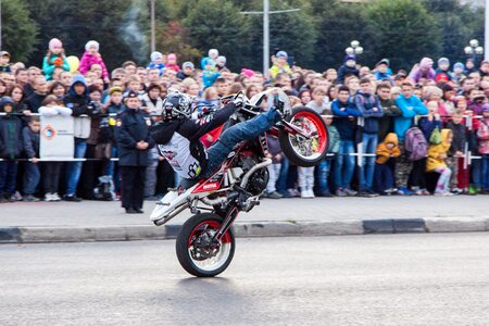 Trick motorcyclist stantrayding