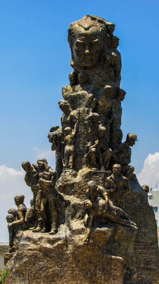 Statue monument sightseeing