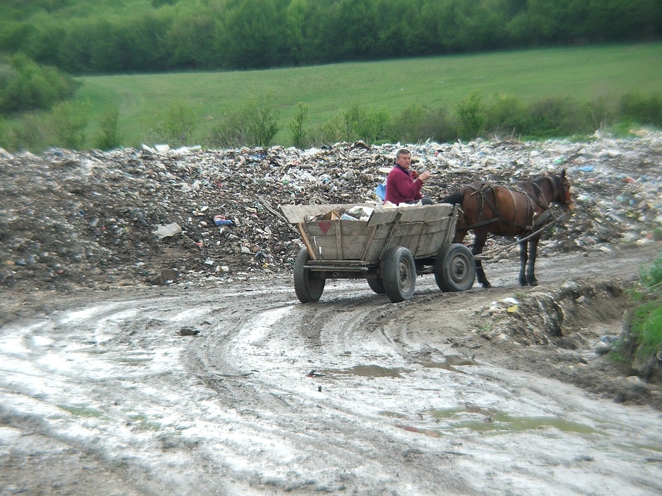 Garbage pulling wooden