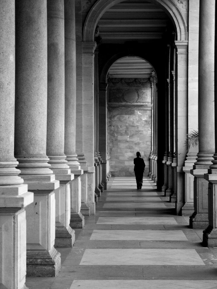 B w photography architecture the colonnade