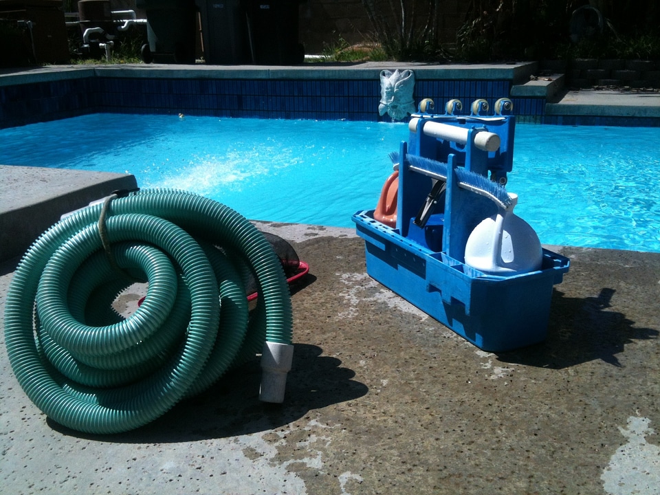 Pool service cleaning pool