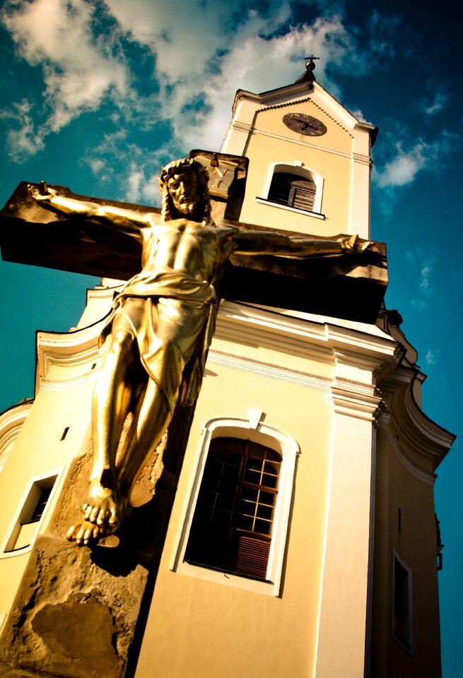 Symbol building religion