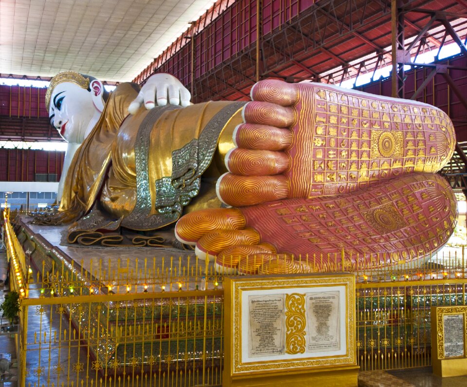 Buddha statue posture