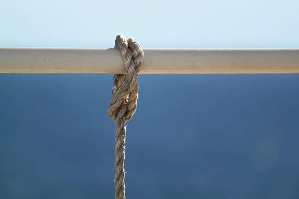 Leash fixing twisted ropes