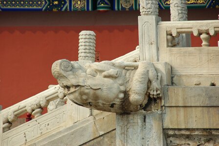 Forbidden city guardrail sculpture