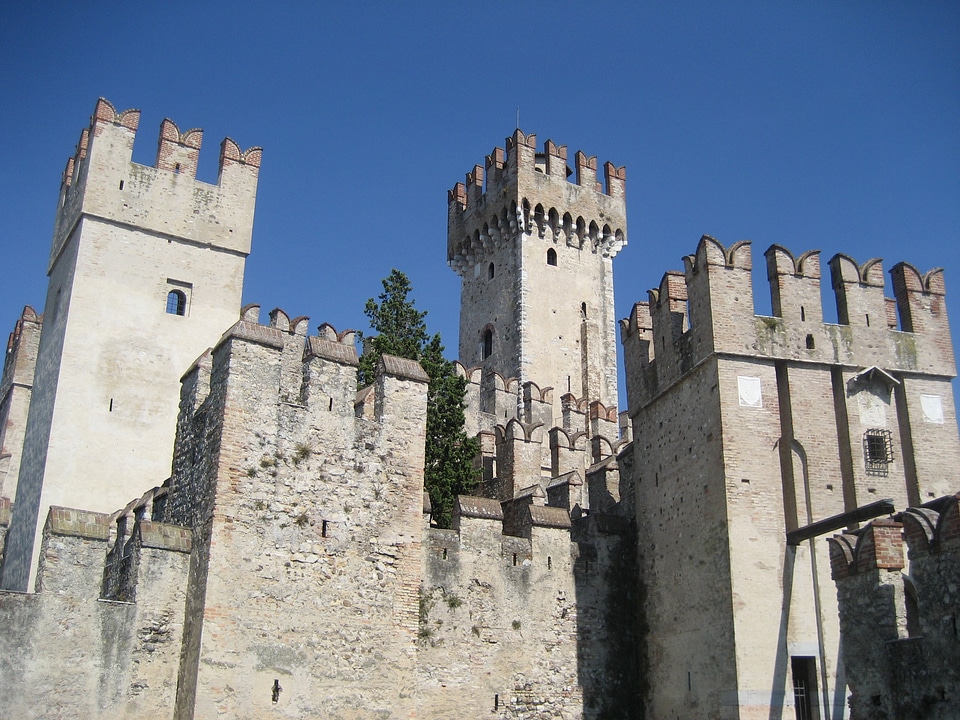 Garda lago di garda castello scaligero