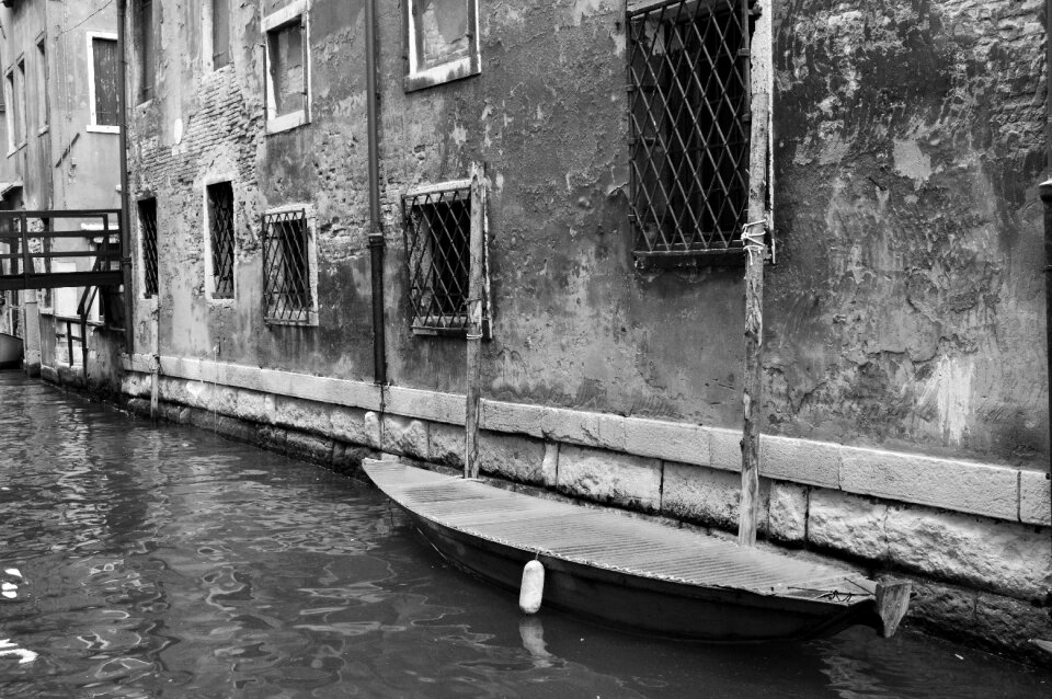 Boatchanal black and white boat