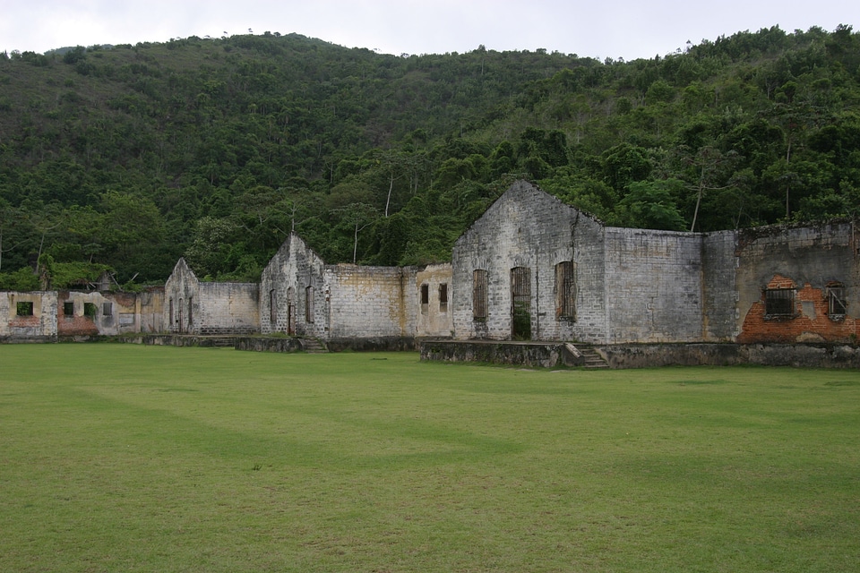 Decay sao sebastiao deserted
