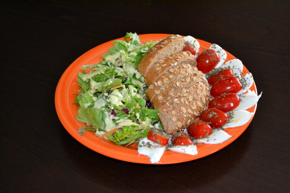 Tomato mozzarella healthy