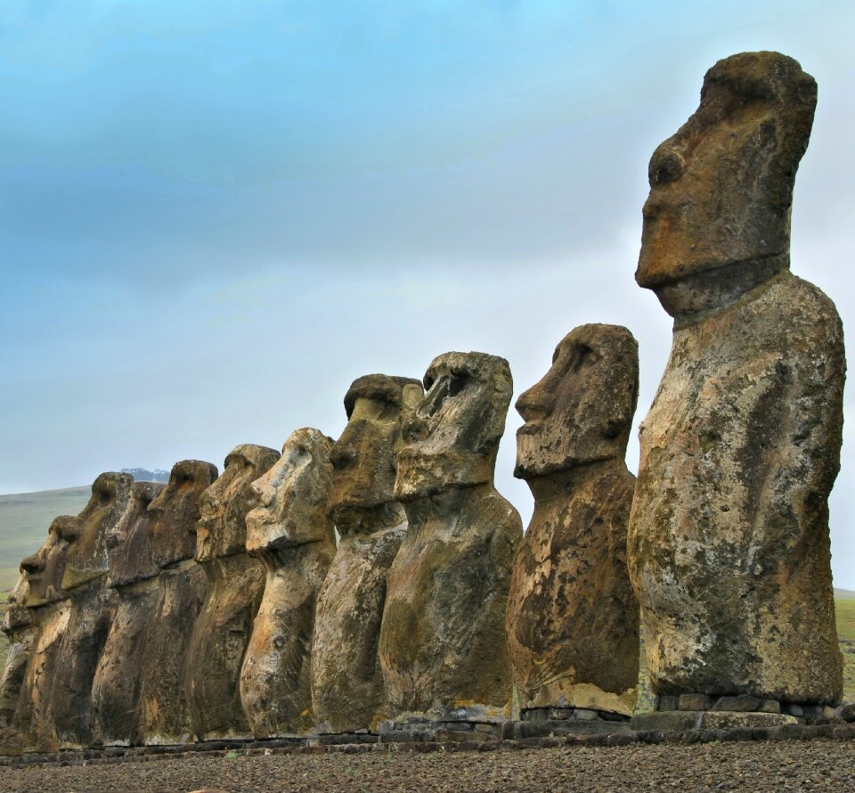 Rapa nui moai travel