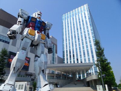 Tokyo big statue blue robot