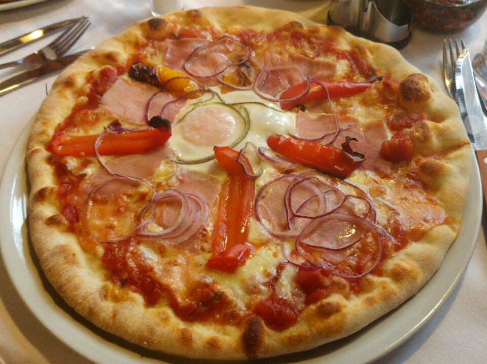 Eat pizza restaurant