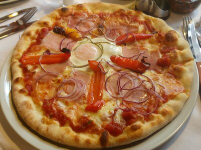 Eat pizza restaurant