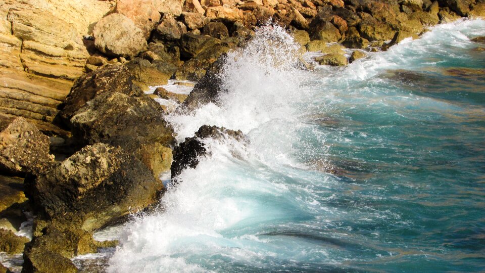 Crash sea spray rocks photo