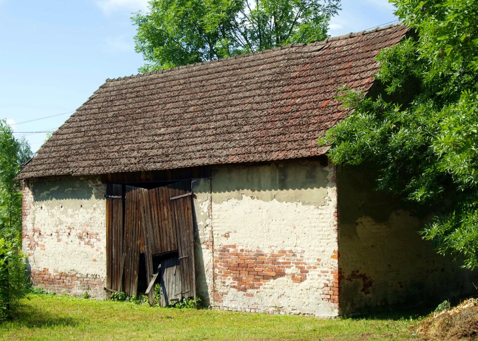 Building wooden doors sprawling house