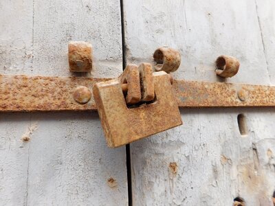 Puglia sadness lock