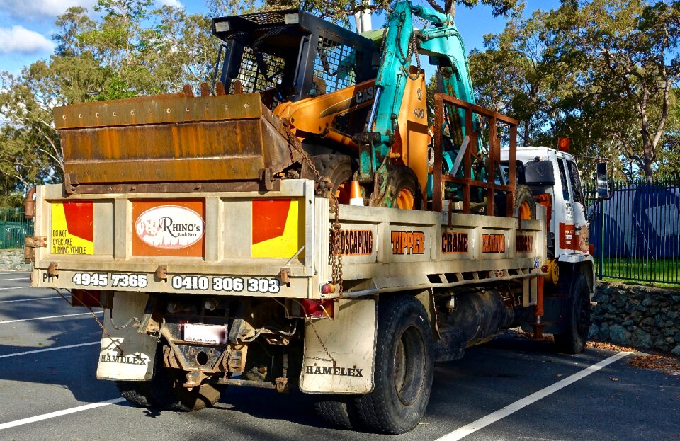 Construction equipment tractor