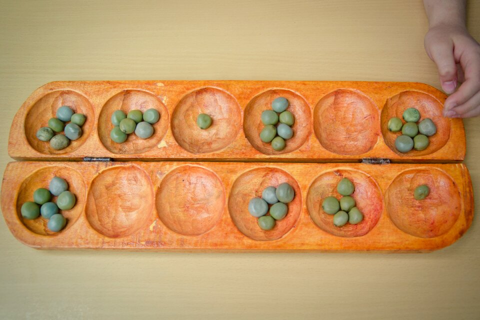 Owarebrett strategy game mancala game