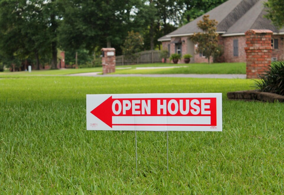 Property sign arrow