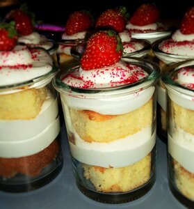 Dessert strawberries eat