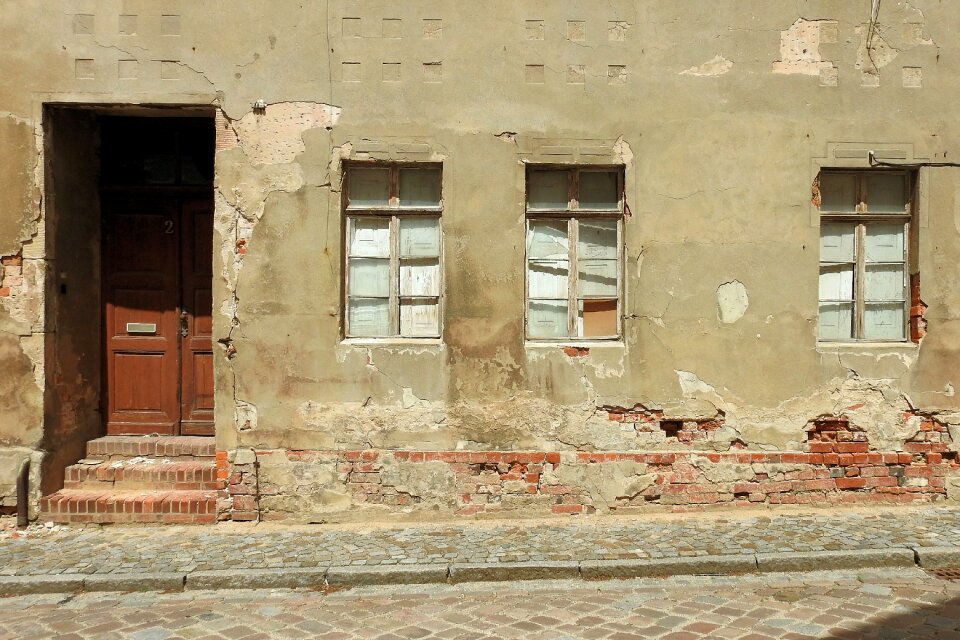 Abandoned break up wall