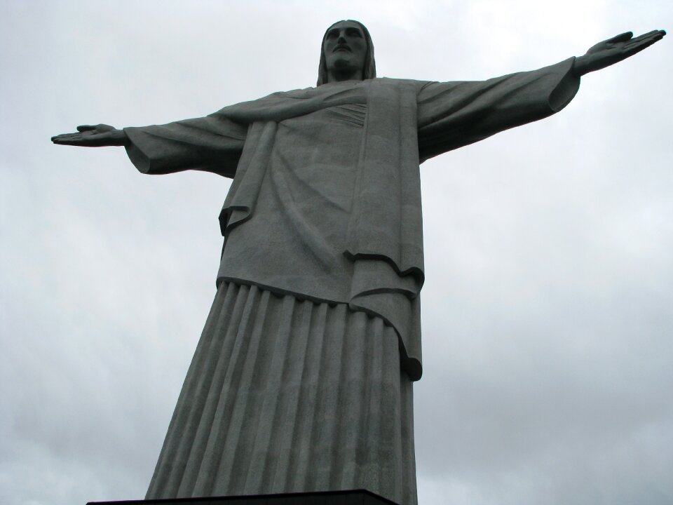 Christ the redeemer rio de janeiro statue
