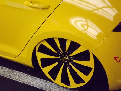 Yellow wheel auto