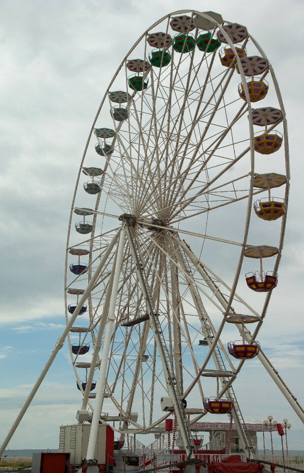 Fun fair attraction nacelle