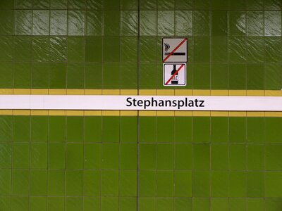 Station metro underground photo