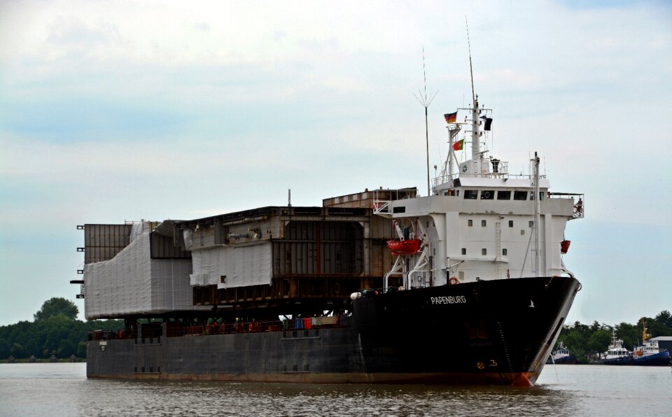 Shipping transport of goods traffic