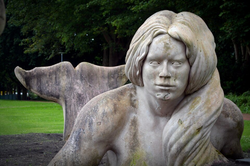 Figure sculpture woman