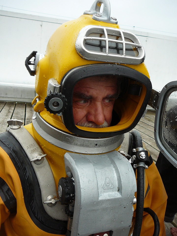 Underwater work ocean