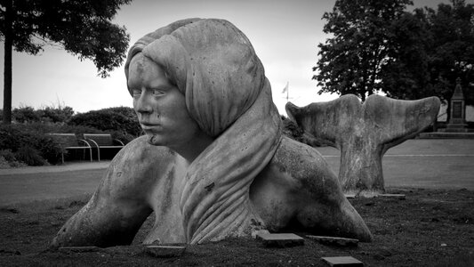Figure sculpture woman