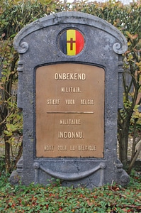 Grave belgian flag war