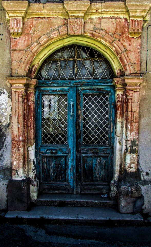 Entrance door architecture