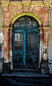 Entrance door architecture