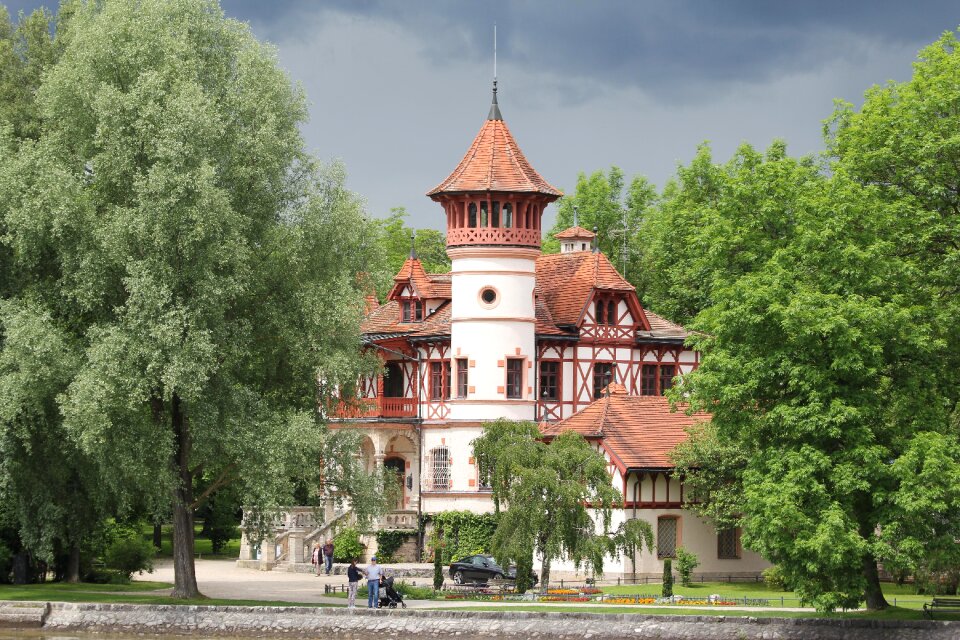Ammersee bank old house
