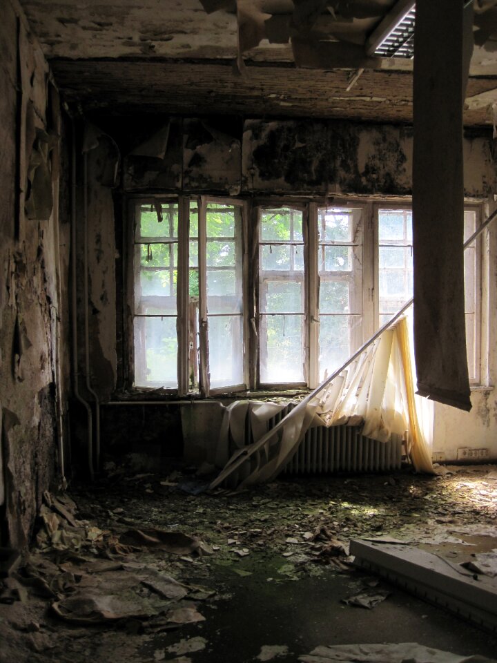 Broken dirty light