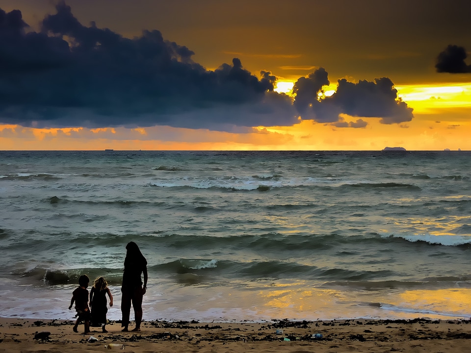 Family thailand light